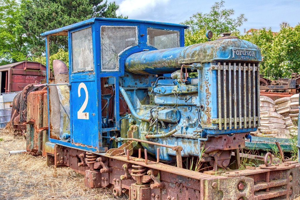 HDR urbex trein train chemin de fer Junkyard urban graffiti oldtimer junk decay vervallen abandoned abondonne vandalisme